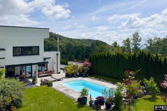 LICHTENBERG: Architektur trifft Natur - Exklusive Designvilla mit Pool und Panoramablick