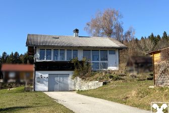 Wohnhaus mit Panoramablick und großem Garten
