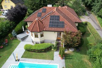 Wohnen in Walding: Bungalow mit Pool, PV Anlage und Wärmepumpe auf großzügigem Grundstück