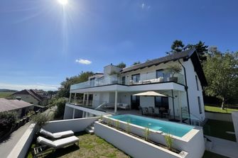 Traumhafte Erstbezugswohnung mit Garten, Pool und Fernblick in Lichtenberg!