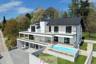 Luxus Villa mit 2 Einheiten und jeweils einem Pool, Terrasse, Doppelgarage uvm. in Altlichtenberg!