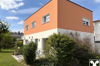 Wohnen mitten im Leben - kompaktes Haus in Top-Lage