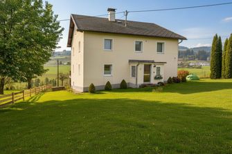 Großzügiges Einfamilienhaus mit Platz für zwei Wohneinheiten und gepflegtem Garten