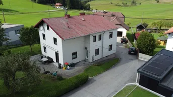 Ein- oder Zweifamilienhaus auf großem Grundstück am Stadtrand von Rohrbach-Berg mit Doppelgarage und altem Obstbaumbestand"