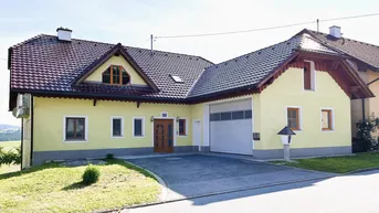 Sofort bezugsbereites, großzügiges Wohnhaus mit Fernblick und großem Garten