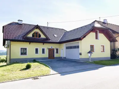 Sofort bezugsbereites, großzügiges Wohnhaus mit Fernblick und großem Garten