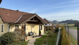 Gepflegtes Wohnhaus Nähe Waxenberg