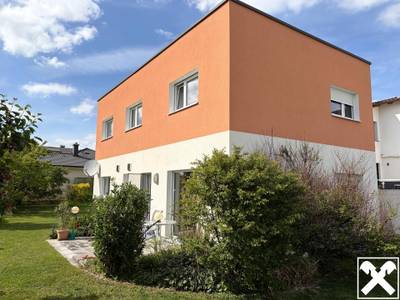 Wohnen mitten im Leben - kompaktes Haus in Top-Lage