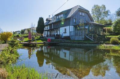 Malerisches Landhaus mit ELW, Schwimmteich & prämiertem Naturgarten!
