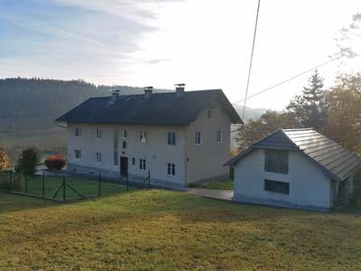 Großzügiges Wohnhaus mit großem Garten, 2 Garagen und viel Platz für die ganze Familie