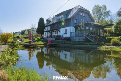 Malerisches Landhaus mit ELW, Schwimmteich & prämiertem Naturgarten!